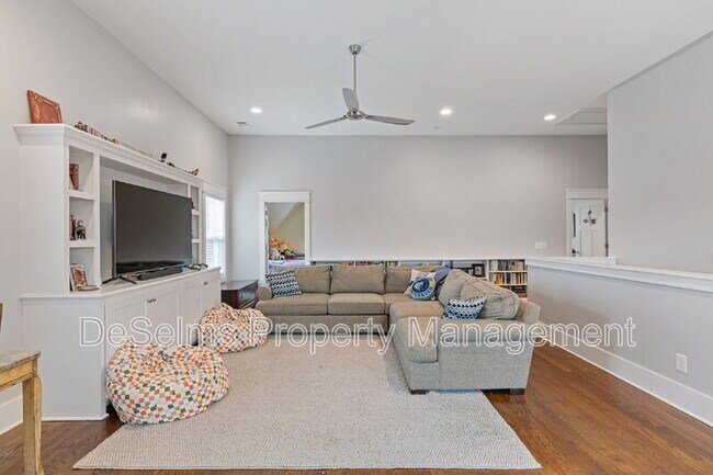 Building Photo - 980 Malquin Dr