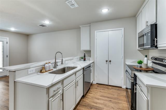 Building Photo - 5700 Giddyup Ln