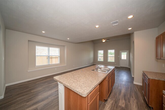 Building Photo - 9514 Yellow Rose Dr