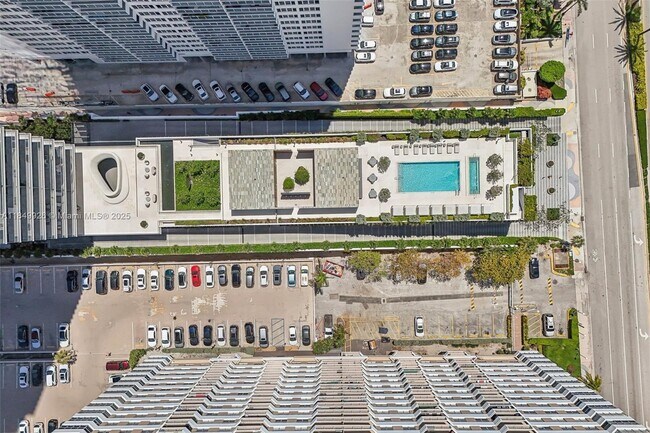 Building Photo - 2000 S Ocean Dr