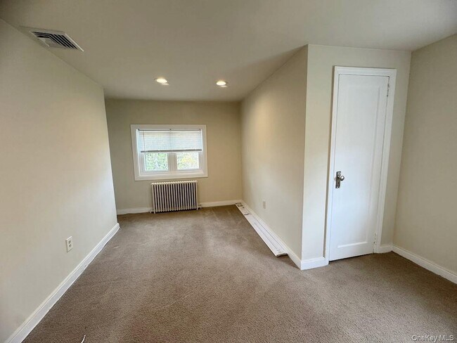 Building Photo - 5 Hall Ave