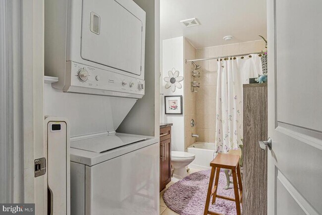 Building Photo - 157 Fleet St