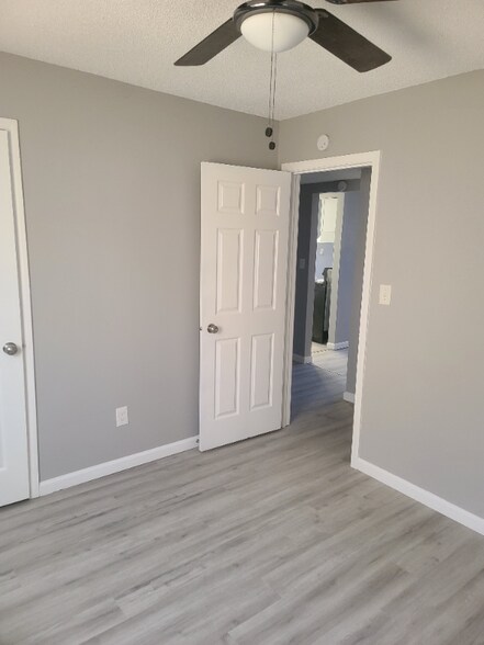 Building Photo - 215 Snead Dr