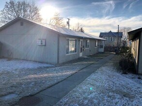 Building Photo - 28-30 E. Courtland