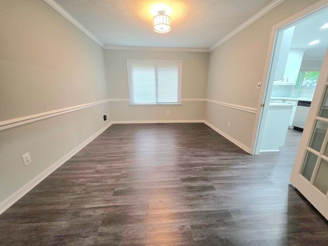 Building Photo - 415 Rosewood Ln