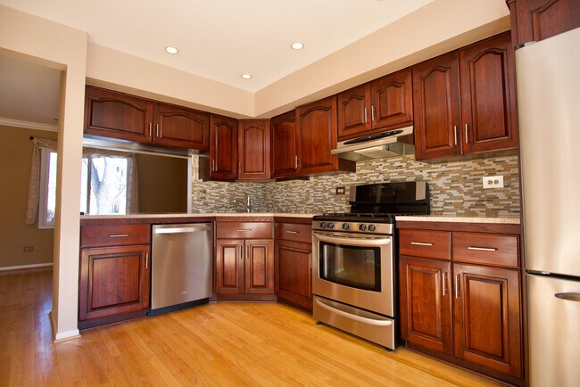 Building Photo - 253 W Golfview Terrace