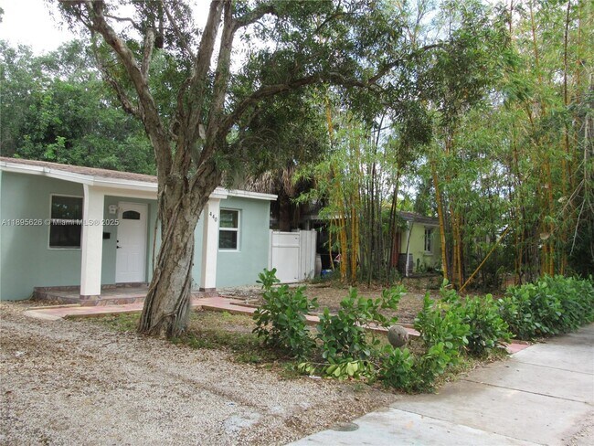 Building Photo - 440 NW 15th Ave