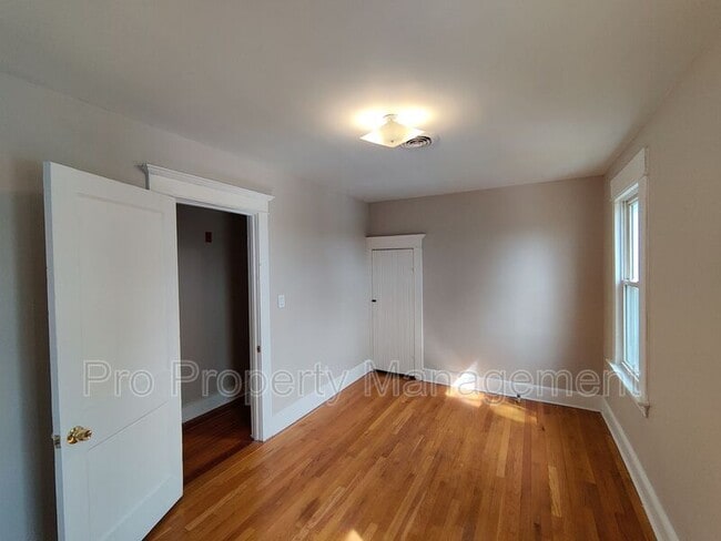 Building Photo - 35 Fairfield St