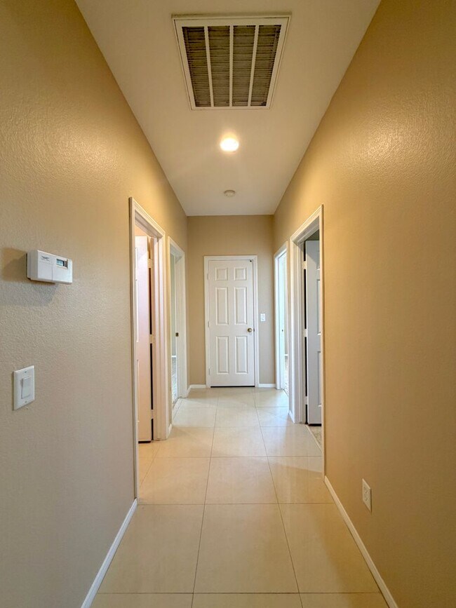 Building Photo - 7493 Longhorn Lodge Ave