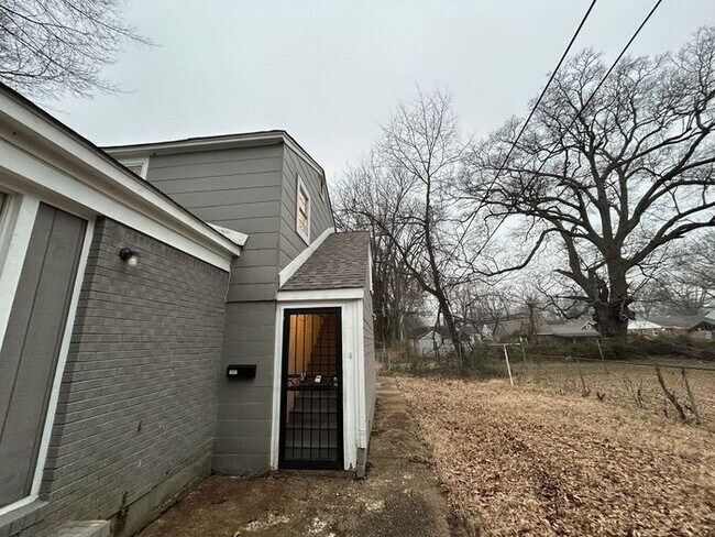 Building Photo - 1055 Brower St