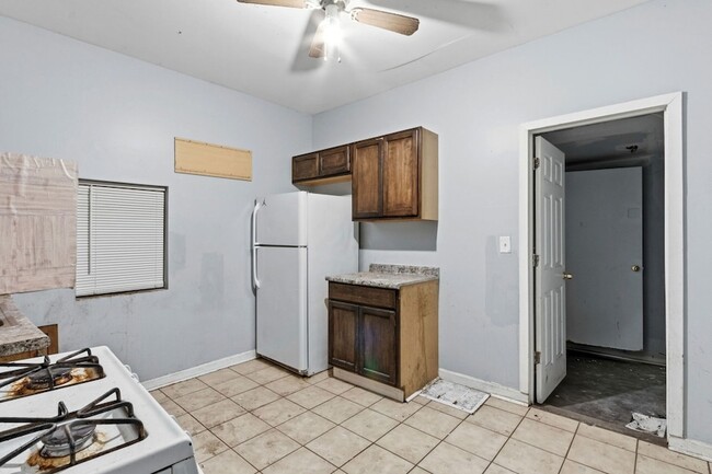 Building Photo - 6913 S Throop St