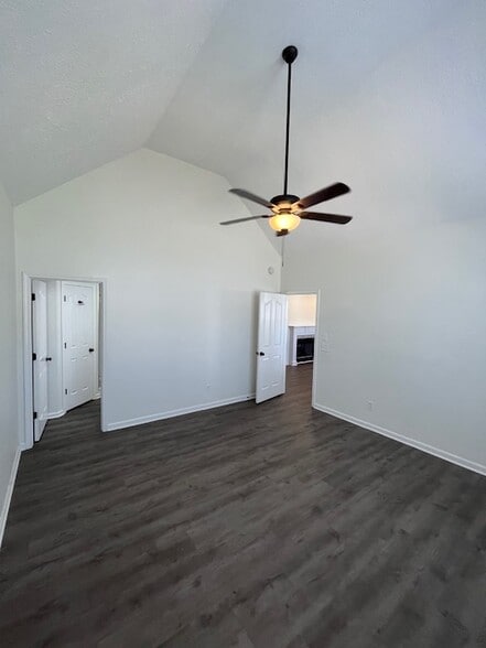 Building Photo - 3544 Dorothy Dr