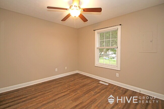 Building Photo - Welcome to your "home sweet home," perfectly situated just a few blocks from the heart of charmin...