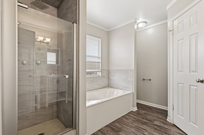 Building Photo - Spacious 2-Story with Loft, Fireplace & Covered Patio