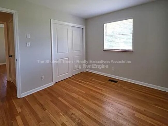 Building Photo - 1005 Francis Rd