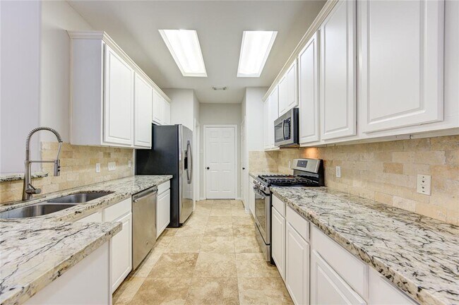 Building Photo - 15 Ledgestone Pl