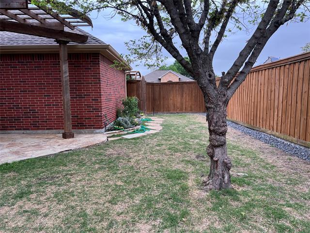 Building Photo - 203 Fallbrook Dr