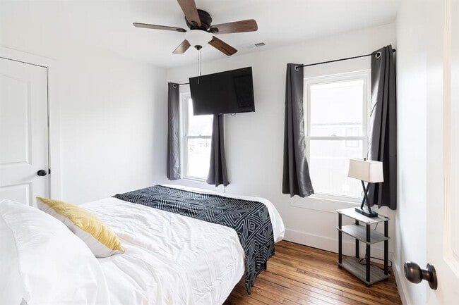 Building Photo - 10628 Lee Ave