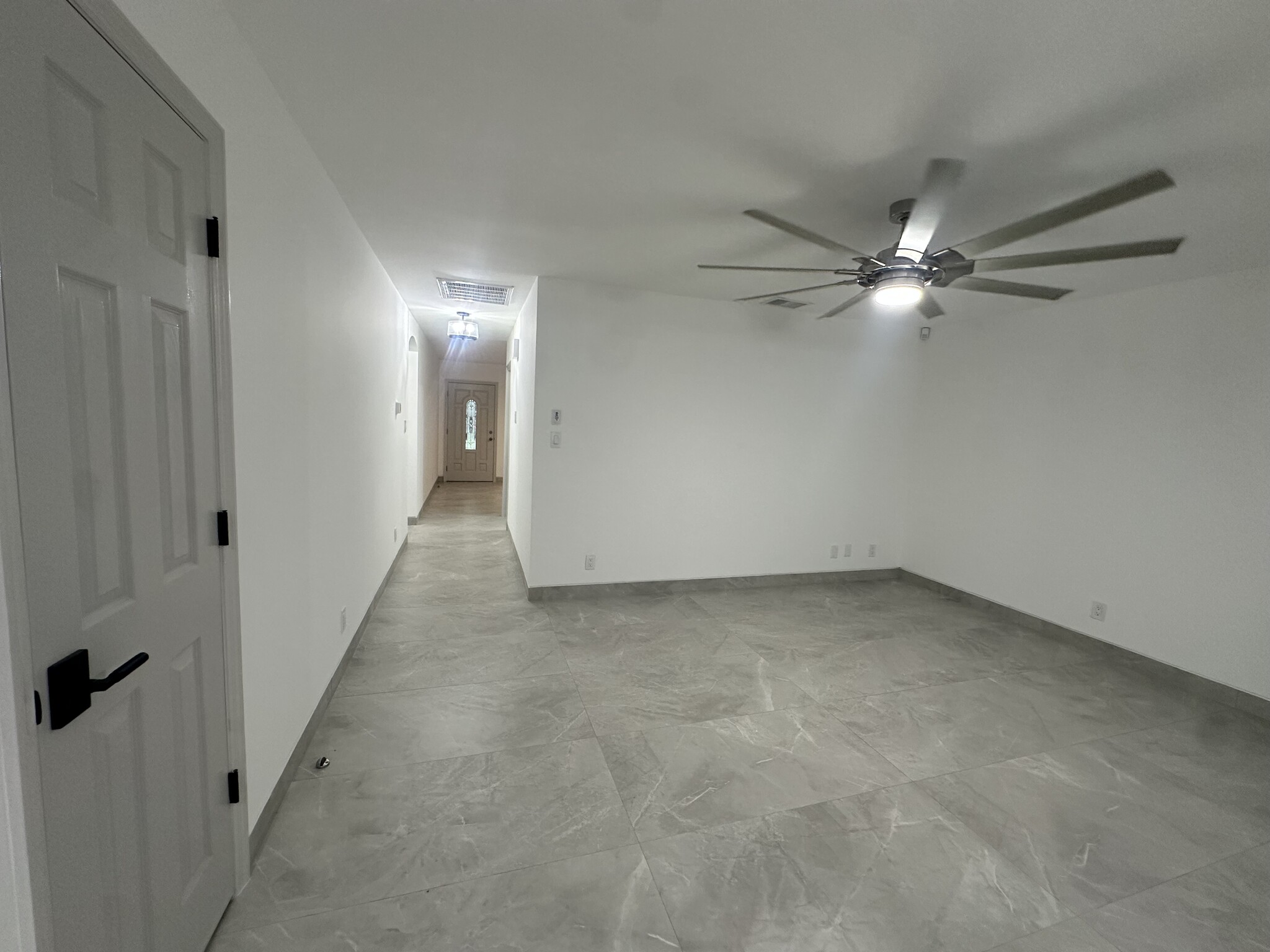 Family Room - 3014 W Arch St