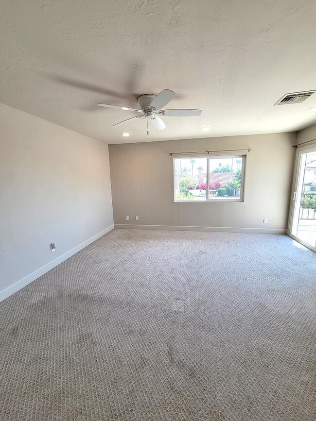 Building Photo - 5770 N Scottsdale Rd