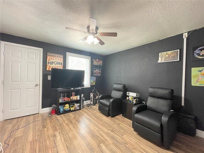 Building Photo - 8310 El Portal Dr