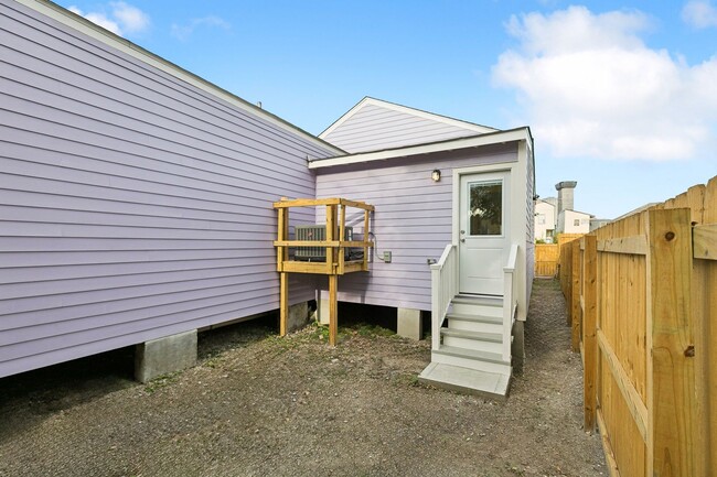 Building Photo - 2318 St Andrew St