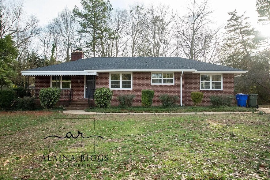 Building Photo - 126 Vanderbilt Cir