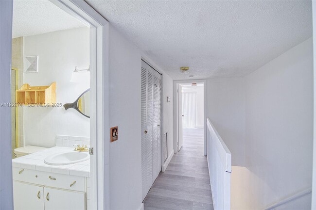 Building Photo - 5209 SW 40th Ave