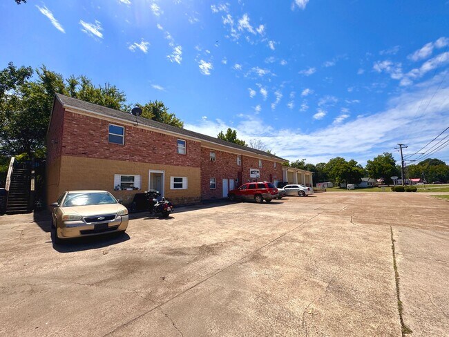 Building Photo - 1 Bedroom Upstairs apartment Just outside of Searcy