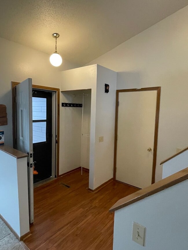 Building Photo - 4 Bedroom, 2 Bath Home for Rent