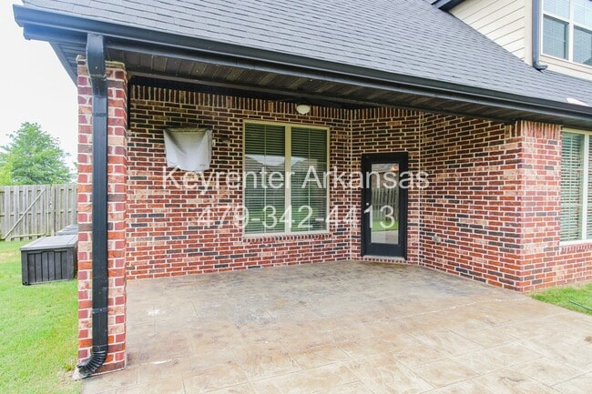 Building Photo - 3805 SW Gemstone Blvd
