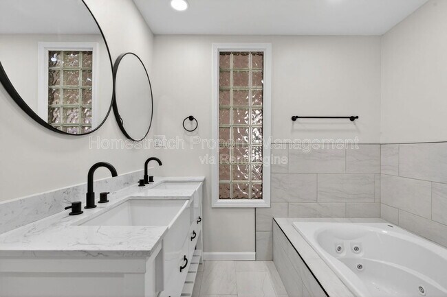 Building Photo - 4561 Laclede Ave