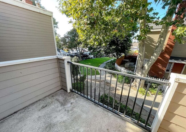 Building Photo - Your next home is waiting!