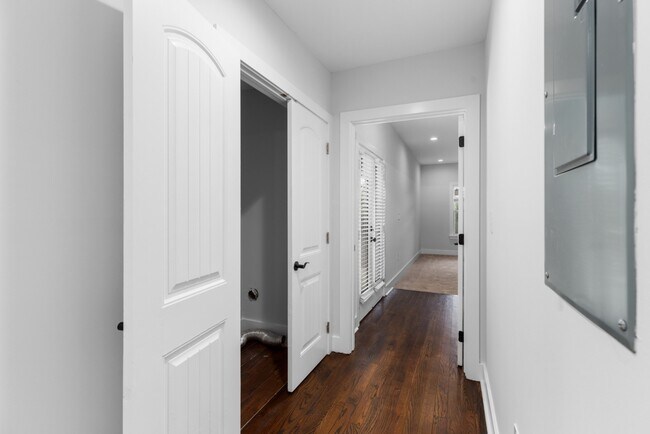 Building Photo - 453 Erin Ave SW