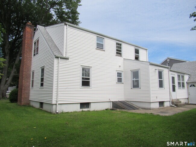 Building Photo - 625 Clark St