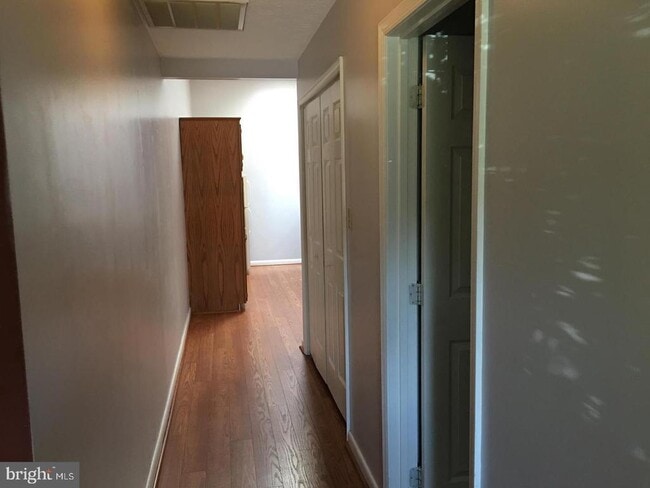 Building Photo - 17 Cambridge Ln