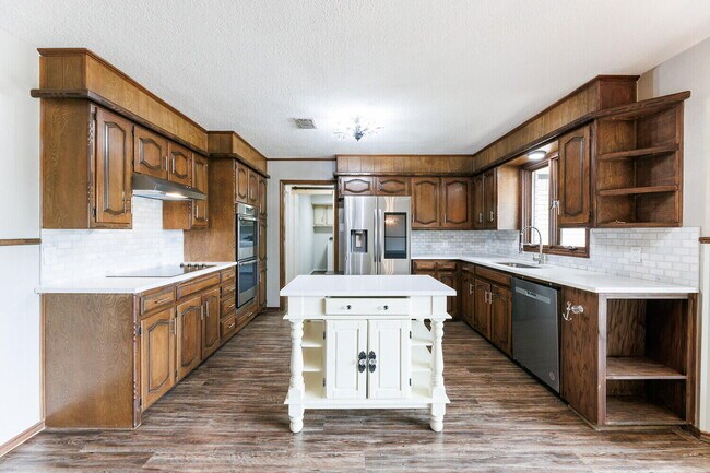 Building Photo - 5703 80th St