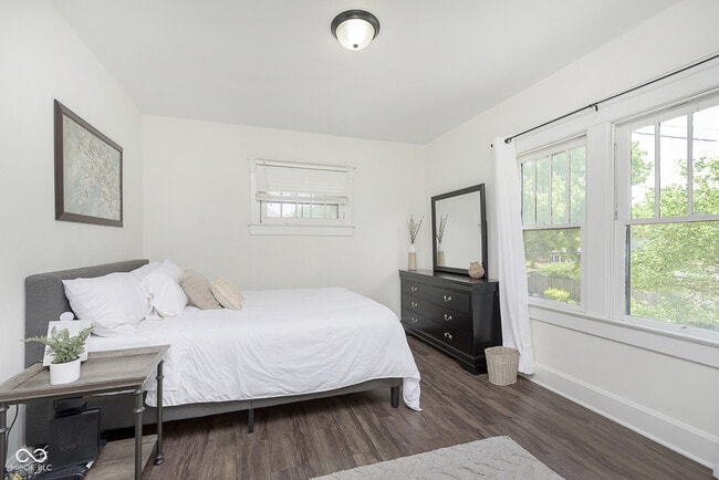 Building Photo - 1432 Sturm Ave