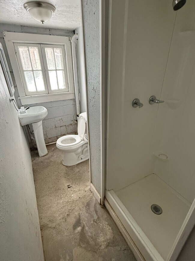 Building Photo - 174 Colony Crescent