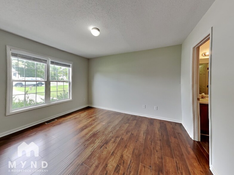 Building Photo - 2036 Ballston Pl