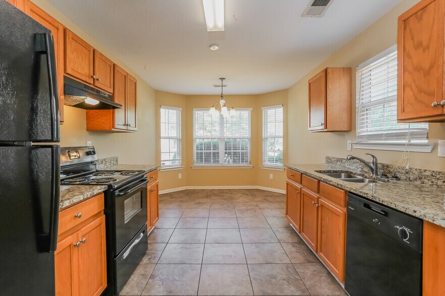 Building Photo - 25 Lakeridge Ct