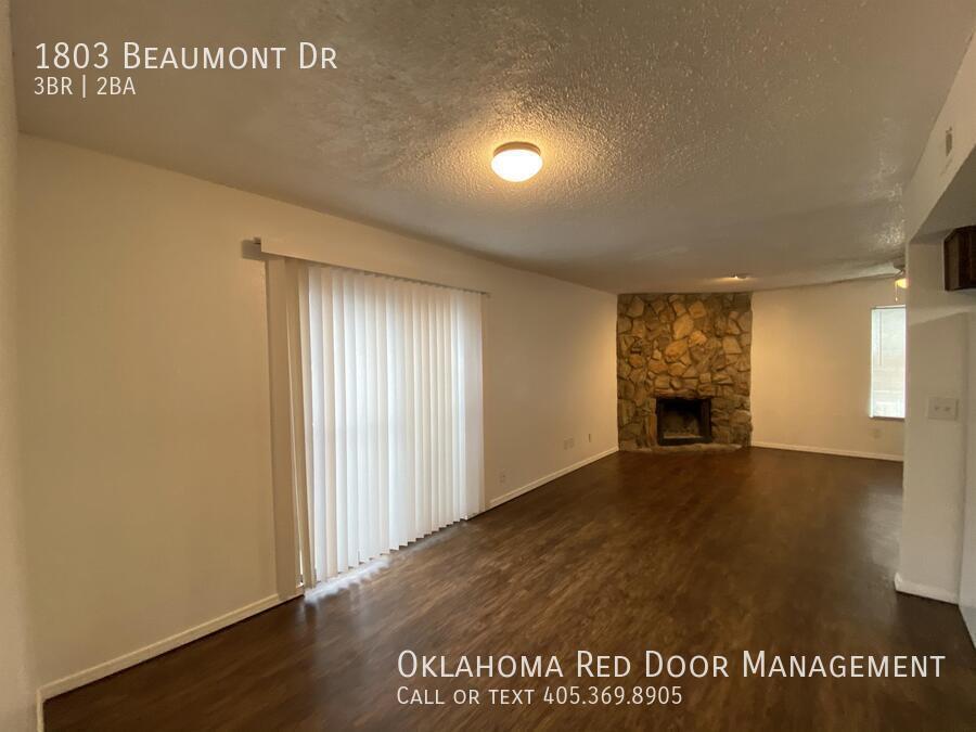 Building Photo - 1803 Beaumont Dr
