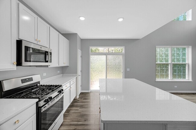 Building Photo - 1537 Kraft Ave
