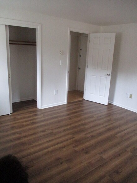 Building Photo - 11 Old Allamuchy Rd