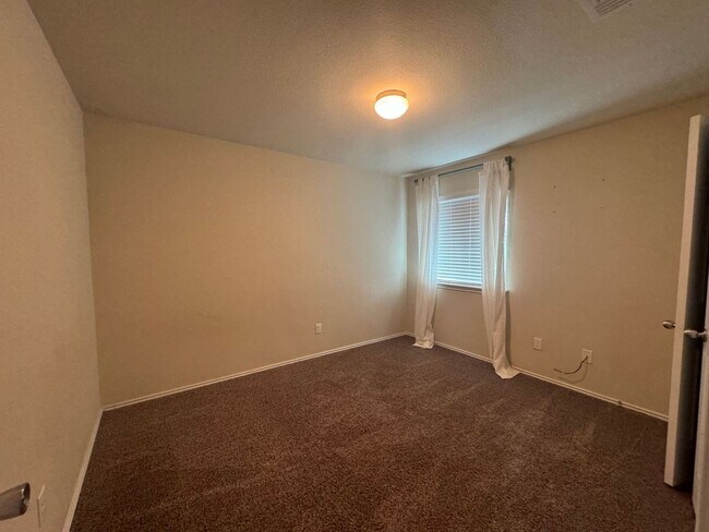 Building Photo - 4 bedroom located in Yowell Ranch!