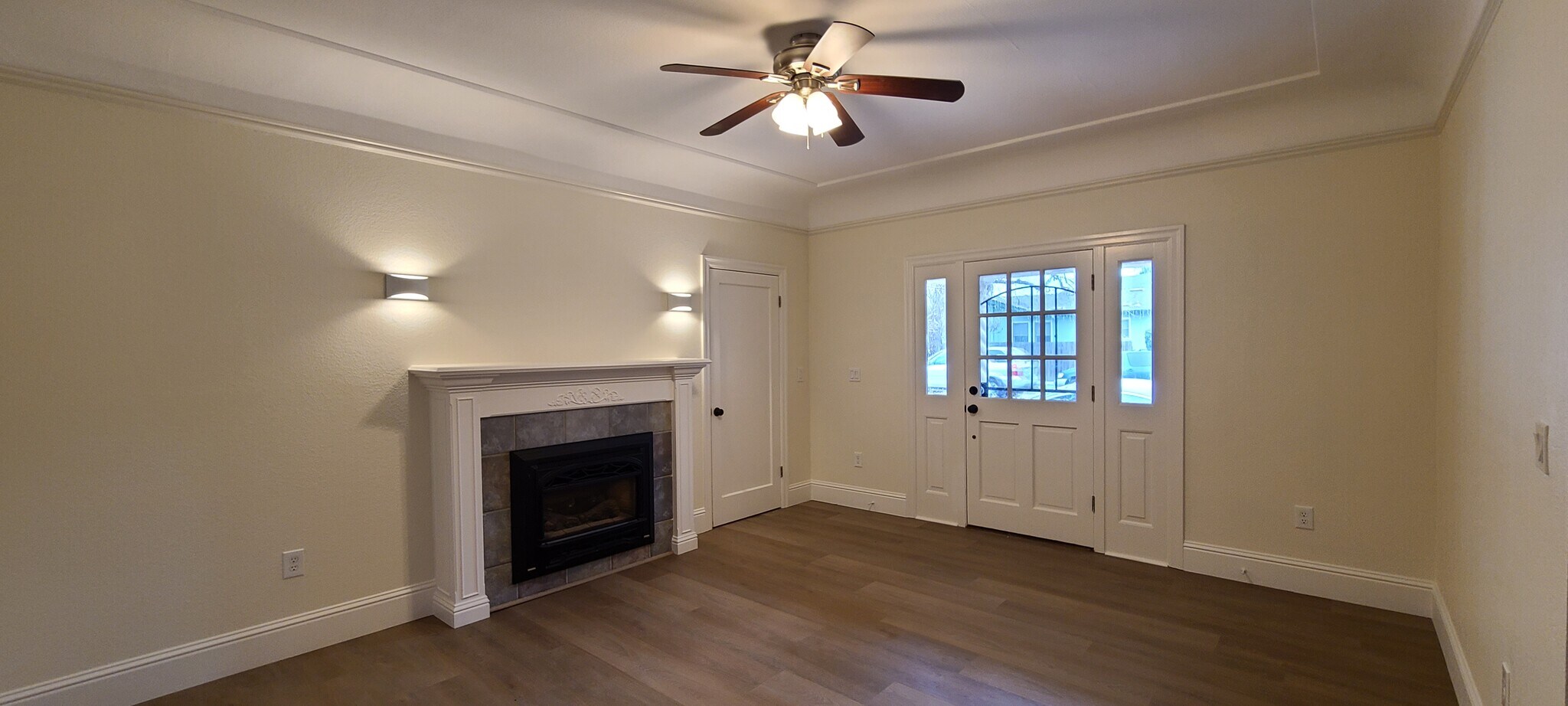 Living room - 463 Washington St