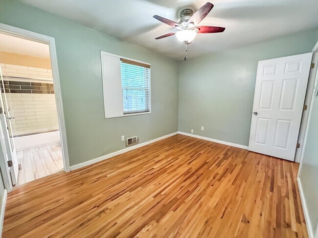 Building Photo - $0 DEPOSIT OPTION. CHARMING 3-BEDROOM HOME NEAR CHERRY CREEK TRAIL AND COOK PARK