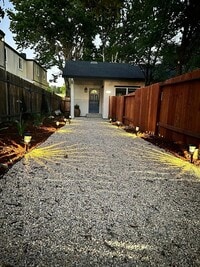 Building Photo - Gorgeous 2 bedroom rental