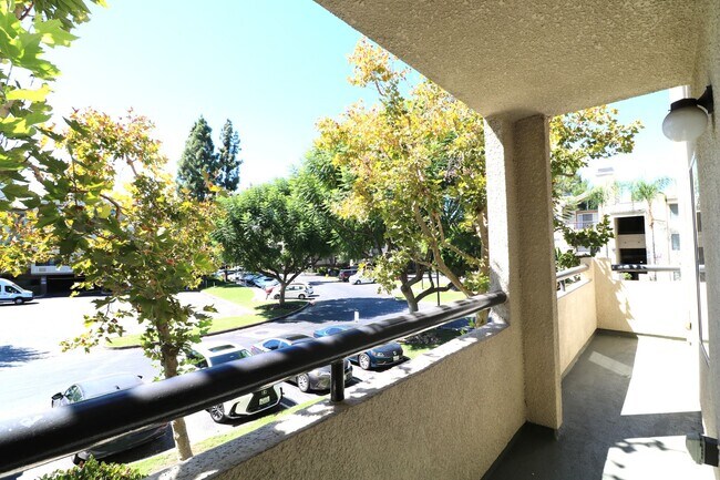Building Photo - 5545 Canoga Ave