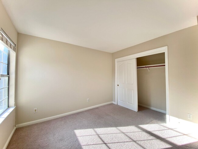 Building Photo - Spacious 3-bedroom home in Fremont - great...